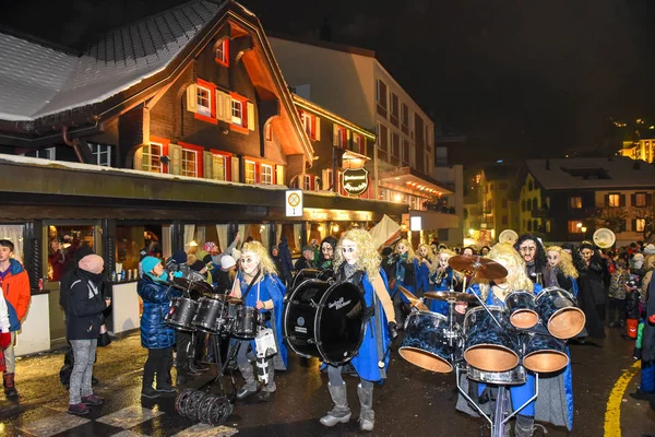 Engelberg Svizzera Febbraio 2018 Partecipanti Costumi Esibiscono Una Processione Piazza — Foto Stock