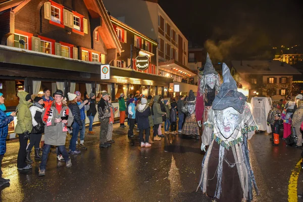 Engelberg Svizzera Febbraio 2018 Partecipanti Costumi Esibiscono Una Processione Piazza — Foto Stock