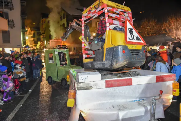 Engelberg Svizzera Febbraio 2018 Partecipanti Costumi Esibiscono Una Processione Piazza — Foto Stock