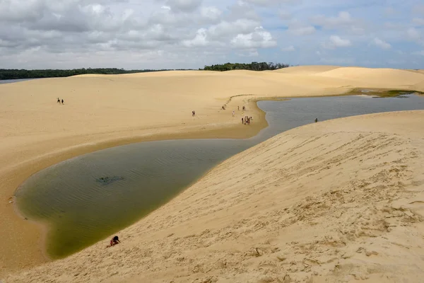 Lagune au milieu des dunes à Lencois Maranhenese Nationa — Photo