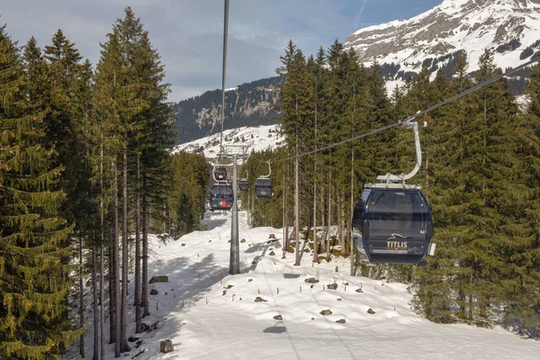 Cableway to Mount Titlis over Engelberg on the Swiss alps — Stock Photo, Image