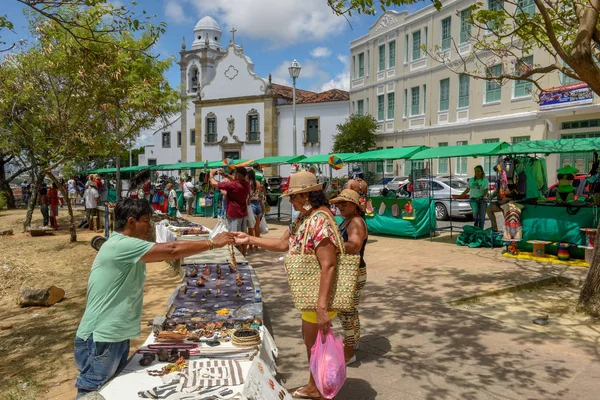 Personnes qui vendent sur le marché d'Olinda au Brésil — Photo