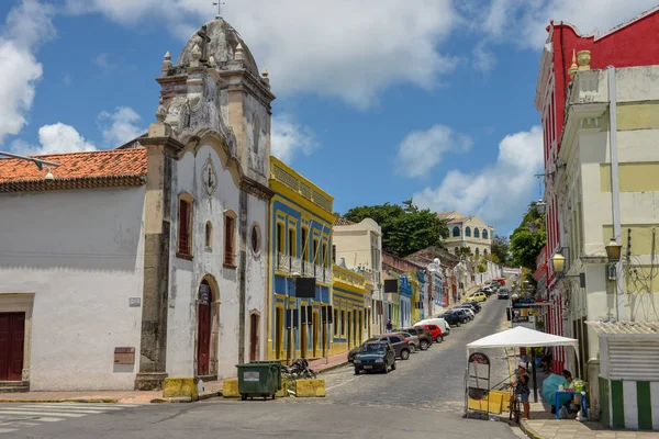 Kleurrijke Braziliaanse koloniale huizen — Stockfoto