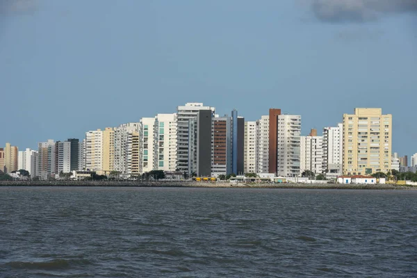 Die Wolkenkratzer von São Luis Blick vom Meer auf Brasilien — Stockfoto