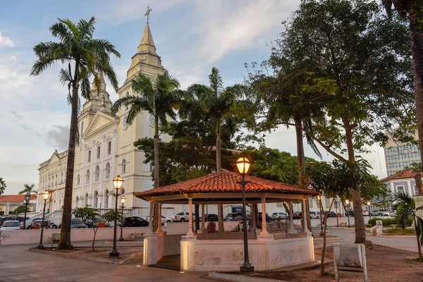 Arquitectura colonial tradicional portuguesa en Sao Luis en Braz — Foto de Stock