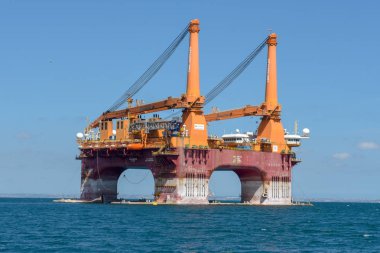 Brezilya Salvador de Bahia yakınlarındaki offshore petrol sondaj platformu