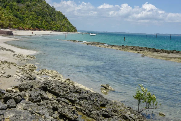 De kust bij Frades Island in de buurt van Salvador Bahia, Brazilië — Stockfoto