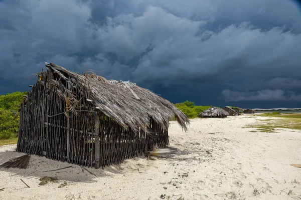 Hütte am Strand der Liebesinsel vor Atins, Brasilien — Stockfoto