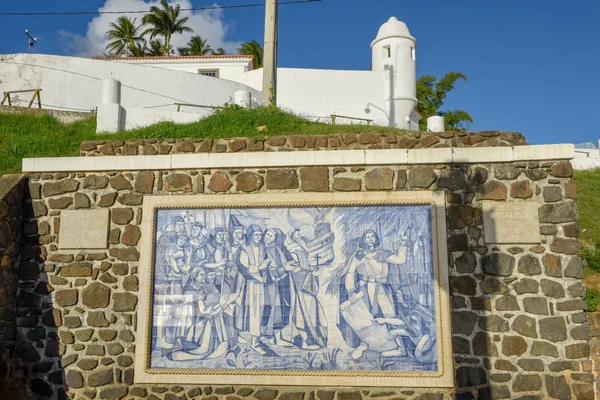 Portugalski pomnik na plaży Porto da Barra w Salvador Bahia na — Zdjęcie stockowe