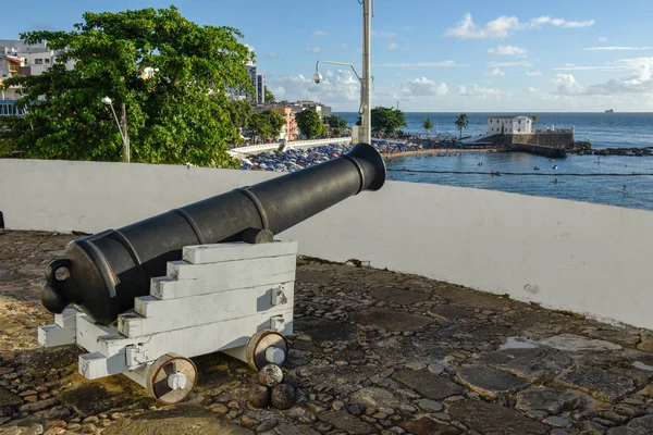 Παραλία Porto da Barra και φρούριο Santa Maria στο Σαλβαντόρ Μπαΐα στο B — Φωτογραφία Αρχείου