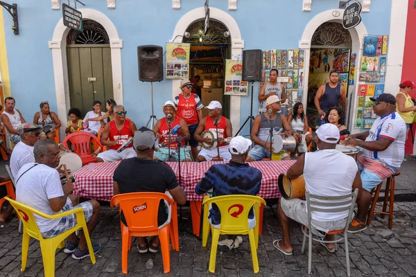 Mensen die samba spelen in Salvador Bahia in Brazilië — Stockfoto