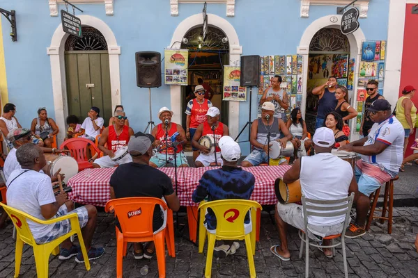 Gente jugando samba en Salvador Bahia en Brasil — Foto de Stock