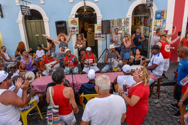 Mensen die samba spelen in Salvador Bahia in Brazilië — Stockfoto