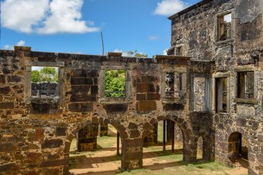 Brezilya'da Praia do Forte yakınlarındaki Garcia D'Avila kale kalıntıları