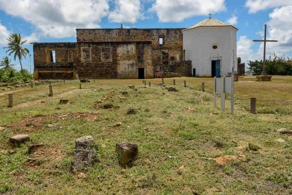 Garcia d 'avila Burg und Kapelle in der Nähe von praia do forte, br — Stockfoto