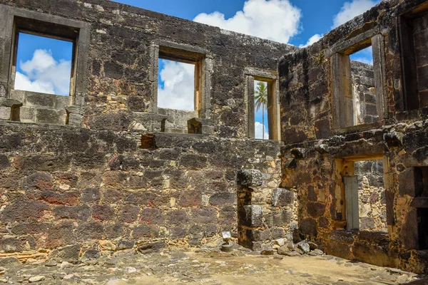 Ruiny zamku Garcia D'Avila w pobliżu Praia do Forte w Brazylii — Zdjęcie stockowe
