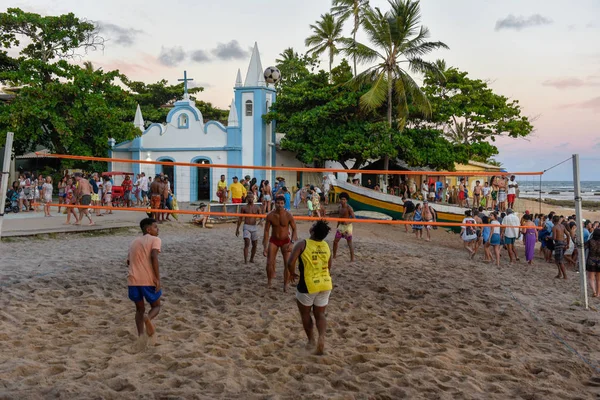 Brezilya'da Praia do Forte'da footvoley oynayan lar — Stok fotoğraf