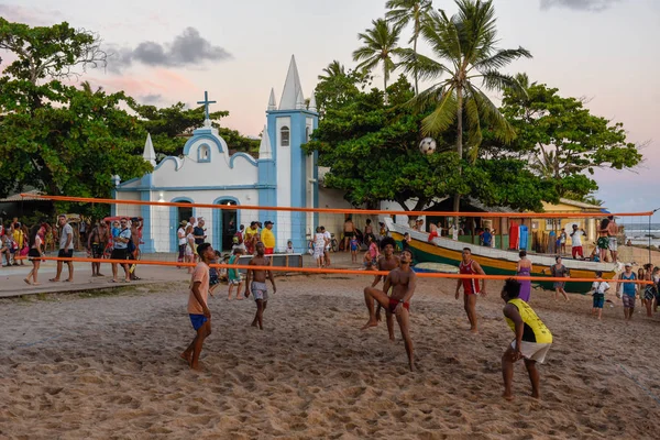 Brezilya'da Praia do Forte'da footvoley oynayan lar — Stok fotoğraf