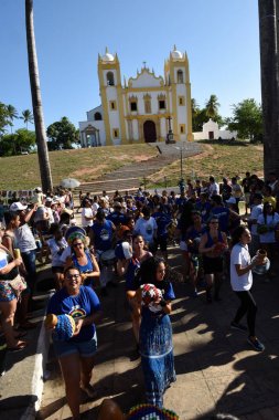Müzik grubu Brezilya 'da Olinda Karnavalı sırasında oynuyor