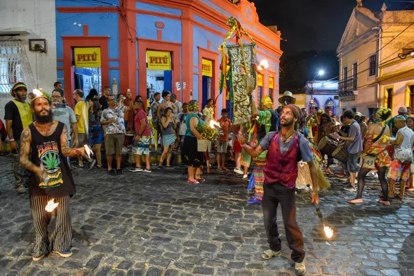 People parade in the streets during the carnival of Olinda on Br — Stock Photo, Image