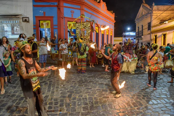 People parade in the streets during the carnival of Olinda on Br — Stock Photo, Image