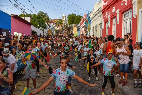 Mensen Parade in de straten tijdens het carnaval van Olinda op BR — Stockfoto