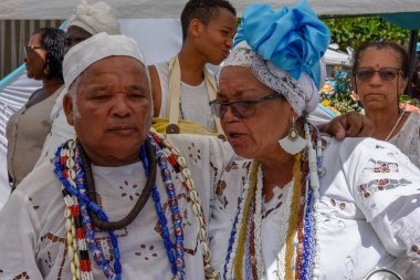 Salvador, Brezilya - 2 Şubat 2019: Brezilya'daki Salvador Bahia'da Yemanja kutlaması sırasında ki insanlar