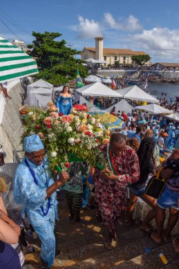 Salvador, Brezilya - 2 Şubat 2019: Brezilya'daki Salvador Bahia'da Yemanja kutlaması sırasında ki insanlar