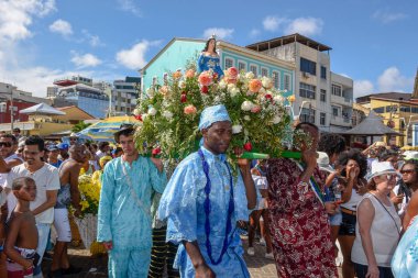 Salvador, Brezilya - 2 Şubat 2019: Brezilya'daki Salvador Bahia'da Yemanja kutlaması sırasında ki insanlar