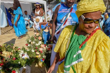 Salvador, Brezilya - 2 Şubat 2019: Brezilya'daki Salvador Bahia'da Yemanja kutlaması sırasında ki insanlar