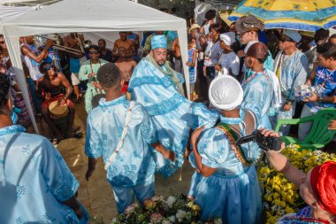 Salvador, Brezilya - 2 Şubat 2019: Brezilya'daki Salvador Bahia'da Yemanja kutlaması sırasında ki insanlar