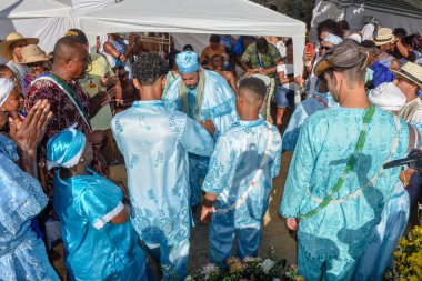 Salvador, Brezilya - 2 Şubat 2019: Brezilya'daki Salvador Bahia'da Yemanja kutlaması sırasında ki insanlar