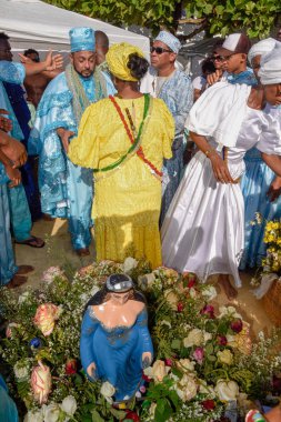 Salvador, Brezilya - 2 Şubat 2019: Brezilya'daki Salvador Bahia'da Yemanja kutlaması sırasında ki insanlar