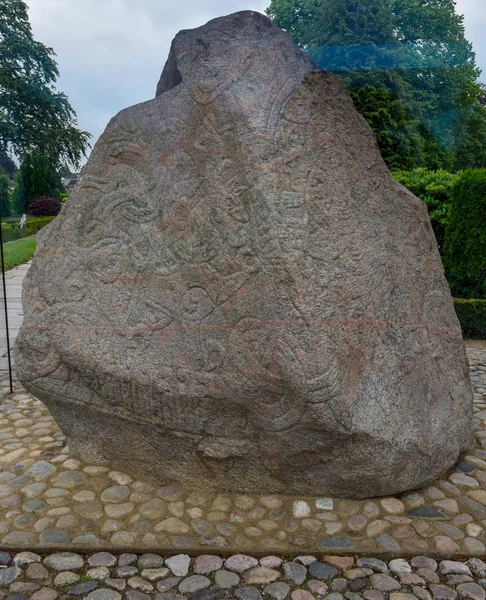 Petroglifo in pietra del sito archeologico vichingo di Jelling, D — Foto Stock