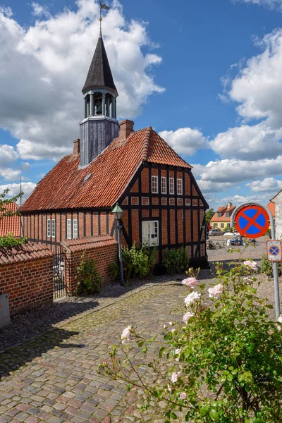 デンマークのユトランドにあるエベルトフトの歴史的な市庁舎 — ストック写真