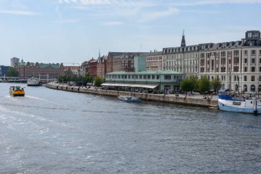 Danimarka'da Kopenhag'ın merkezinde kanal