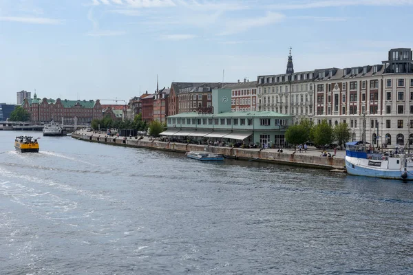 Danimarka'da Kopenhag'ın merkezinde kanal