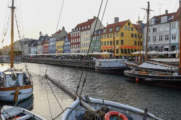 El canal Nyhavn en Copenhague en Dinamarca — Foto de Stock