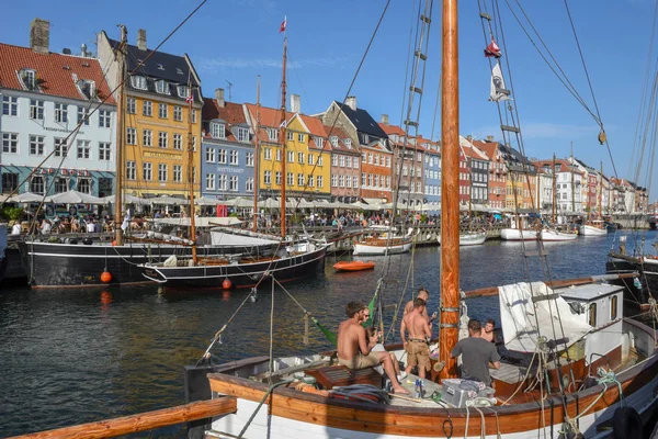 O canal Nyhavn em Copenhaga na Dinamarca — Fotografia de Stock