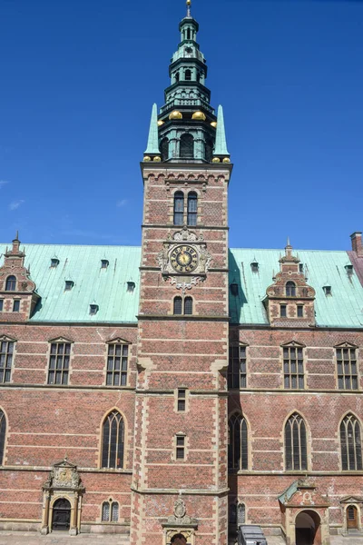 El castillo de Frederiksborg en Hillerod, Dinamarca —  Fotos de Stock