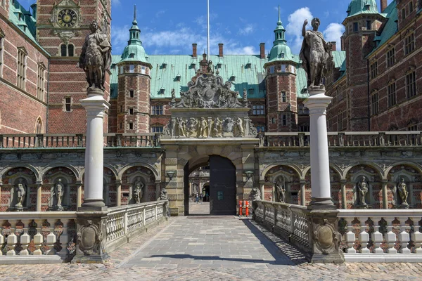 El castillo de Frederiksborg en Hillerod en Dinamarca —  Fotos de Stock