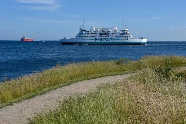 Färja på Helsingor i Danmark på väg till Helsingborg, SWE — Stockfoto