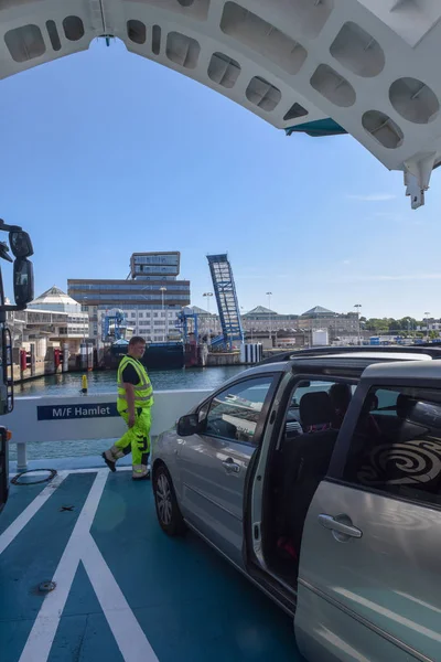 Färja på Helsingor i Danmark på väg till Helsingborg, SWE — Stockfoto