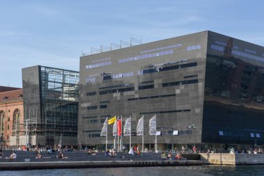 Danimarka'da Kopenhag'da modern kütüphane