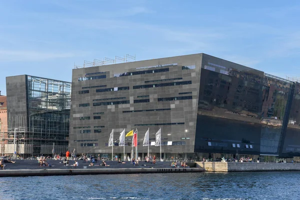 Современная библиотека в Копенгагене в Дании — стоковое фото