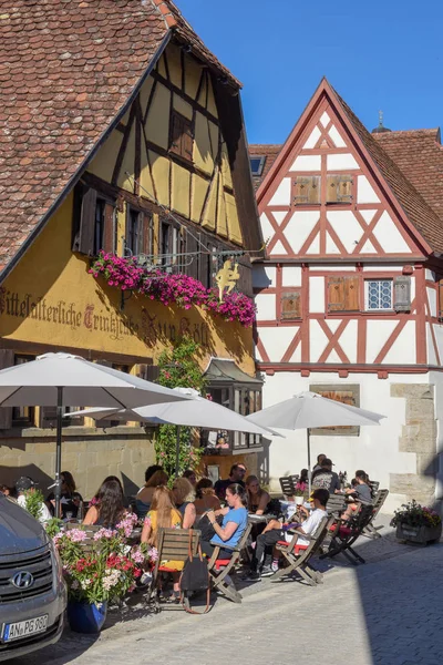 İnsanlar Ge Rotenburg ob der Tauber bir restoranda içme