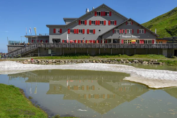 Hotel y restaurante Jochpass sobre Engelberg en los Alpes suizos — Foto de Stock