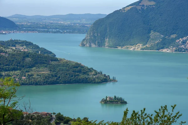 Uitzicht op het Iseomeer in Lombardije, Italië — Stockfoto