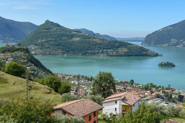 Vista sul lago d'Iseo in Lombardia — Foto Stock