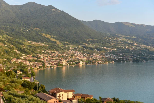 Vista a Sale Marasino sul Lago d'Iseo, Italia — Foto Stock